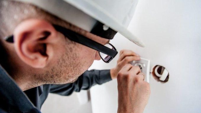 4 Major Signs of Electrical Problems in Your Home